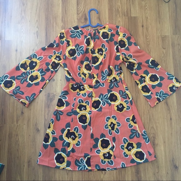 Forever 21 Dresses & Skirts - NWT Forever 21 Medium Floral Bell Sleeve dress